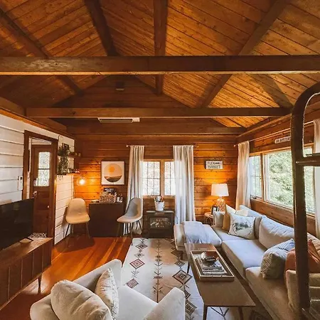 The Little Lake Cabin